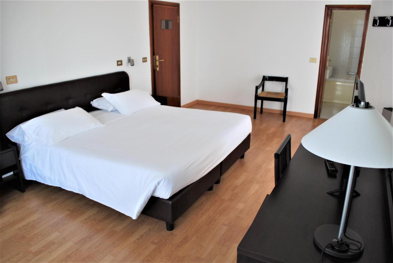 Park Hotel Mar Grande ตารันโต ภายนอก รูปภาพ