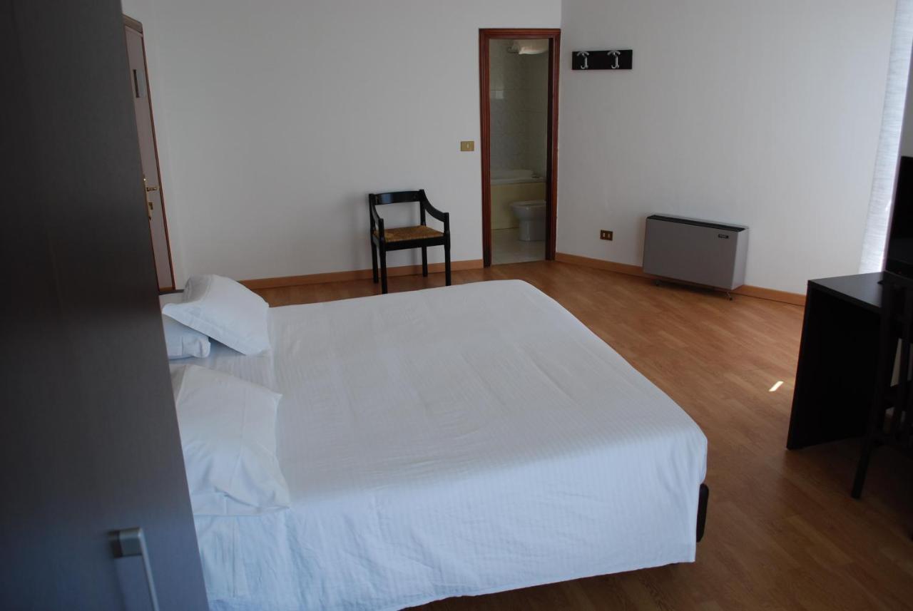 Park Hotel Mar Grande ตารันโต ภายนอก รูปภาพ